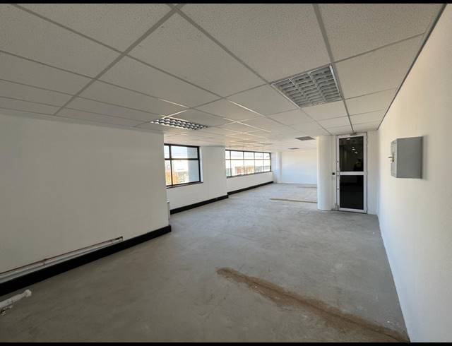 105M² SHOWROOM TO LET IN KRAMERVILLE